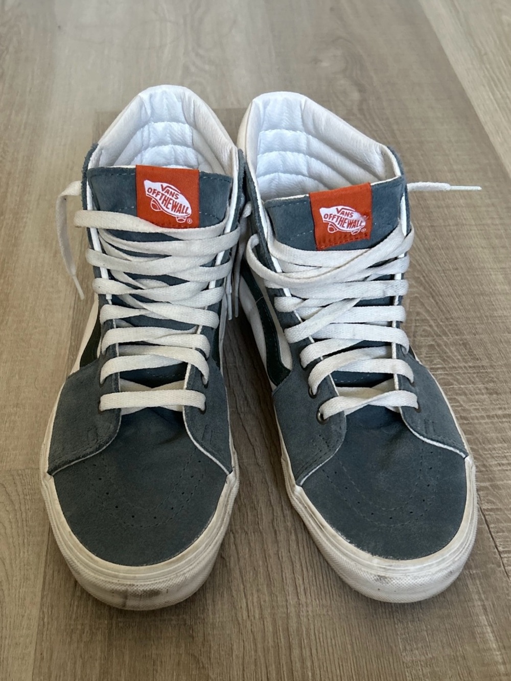 Vans Sk8-Hi Sneakers Mens 9.5 Womens 11 Gray Suede High Top Skate Shoes 721454